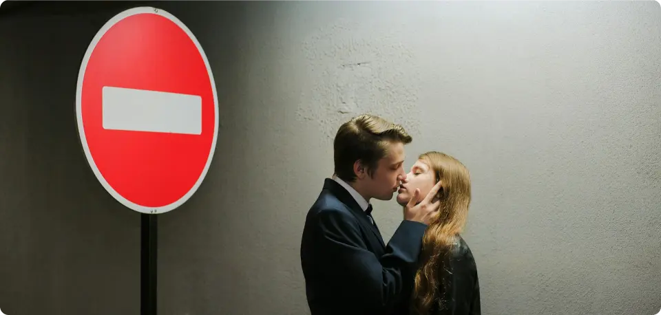 Dating Red Flags: 15 Warning Signs You Shouldn’t Ignore